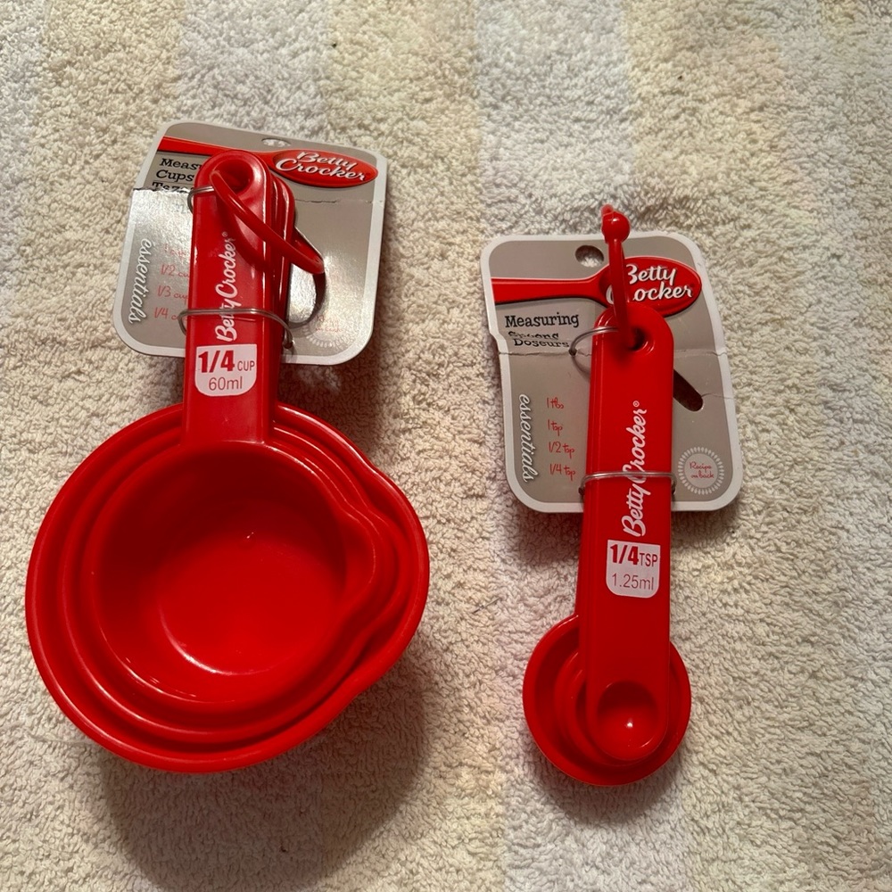 New Betty Crocker Nesting Measuring Cup & Measuring Spoon Set Red With Ring
